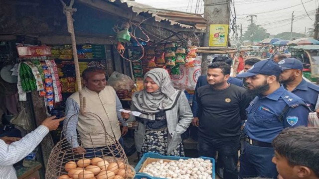 পেঁয়াজের দাম বেশি রাখায় আশুগঞ্জে ছয় দোকানীকে অর্থদন্ড