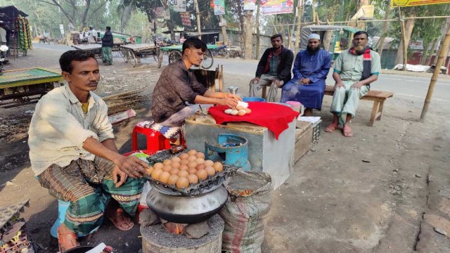শীতে বেড়েছে ডিমের চাহিদা, প্রতি ডিমে লাভ ৫ টাকা