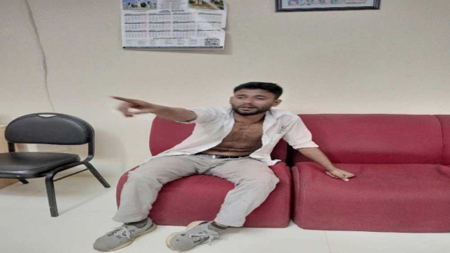 কুবি'র এক শিক্ষার্থীকে উত্ত্যক্ত করার অভিযোগে এক 'মধ্যপ' যুবক আটক
