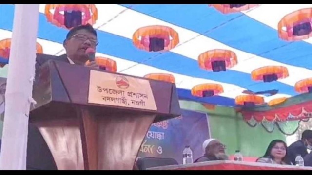 "স্বতন্ত্র প্রার্থীরা ভোট চাইতে গেলে ঘাড় ধরে পাড়া থেকে বের করে দেবেন"