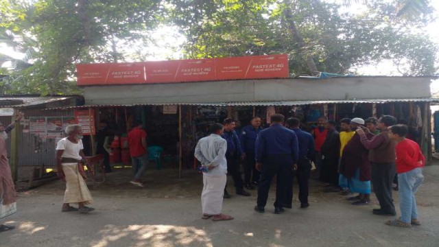 ফরিদপুর-৩ : পোস্টার লাগানোকে কেন্দ্র করে স্বতন্ত্র প্রার্থীর সমর্থককে কুপিয়ে জখম