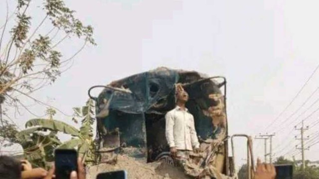 ময়মনসিংহে বালুবাহী ট্রাকে ট্রেনের ধাক্কা, নিহত ৪