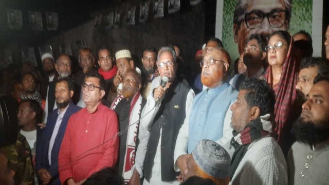 ফুলবাড়িয়া পৌর এলাকায় নৌকার প্রচার মিছিলের নেতৃত্বে এডঃ মোসলেম উদ্দিন