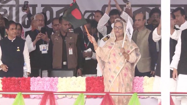 ফরিদপুরে নির্বাচনি জনসভায় শেখ হাসিনা