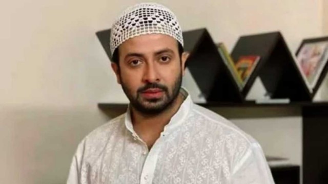 ওমরাহ পালনে সৌদি আরবে শাকিব খান