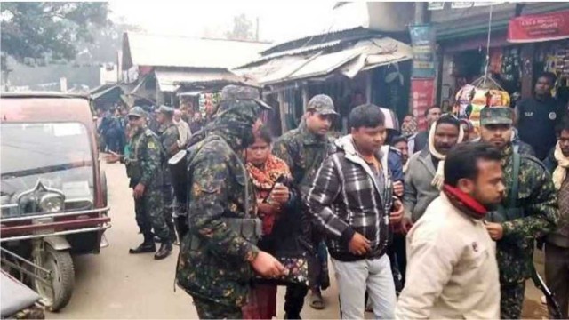 সরকারি কাজে বাঁধা : এক ব্যক্তিকে কারাদণ্ড, স্থানীয়দের বিক্ষোভ