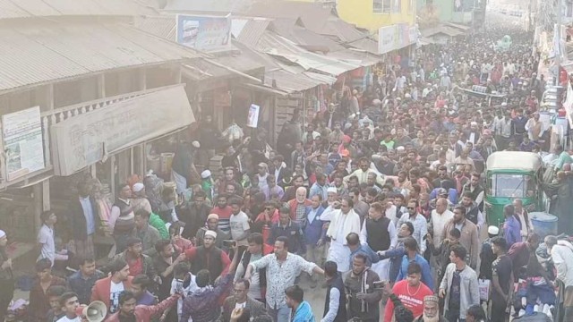 দুর্গাপুরে নৌকার পক্ষে গণজোয়ার, মোশতাক আহমেদ রুহীর নেতৃত্বে বিশাল মিছিল