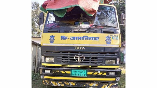 দুর্গাপুরে চোরাই পথে আনা ২৫০ বস্তা চিনি জব্দ, আটক ৩