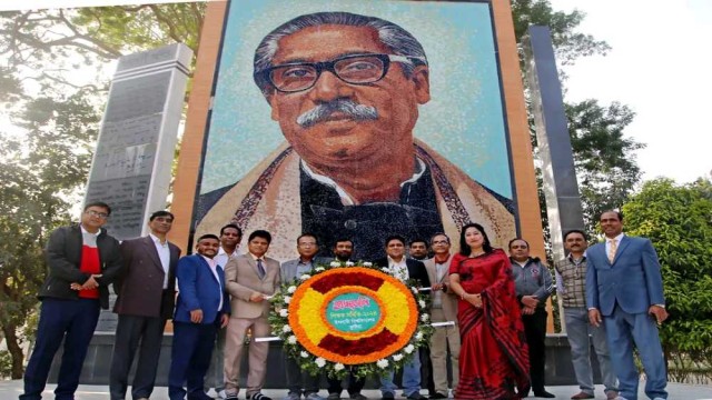 মৃত্যুঞ্জয়ী মুজিব ম্যূরালে ইবিশিসের শ্রদ্ধাঞ্জলি নিবেদন