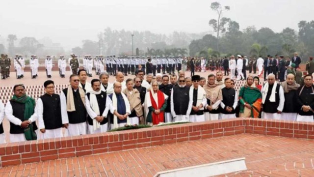 জাতীয় স্মৃতিসৌধে প্রধানমন্ত্রী ও নতুন মন্ত্রিসভার শ্রদ্ধা