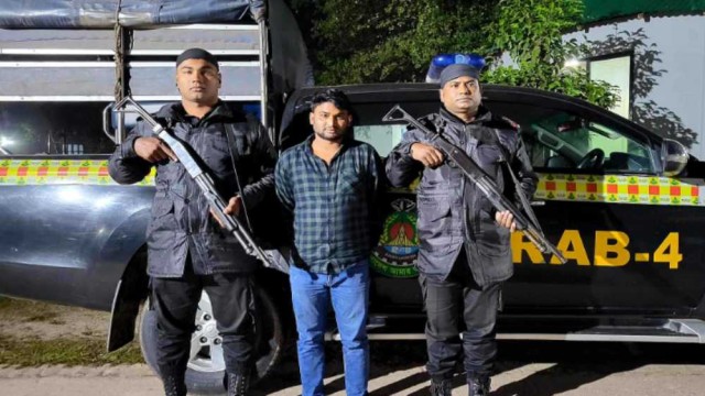 আশুলিয়ায় ১০ লাখ টাকার হেরোইন জব্দ, বিক্রেতা গ্রেপ্তার