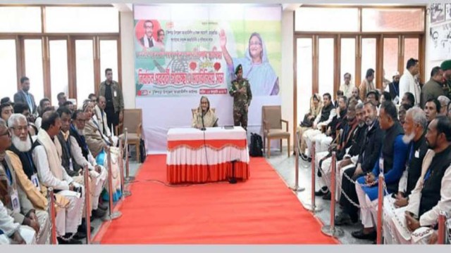 উন্নয়নের ধারা অব্যাহত রেখে দ্রব্যমূল্য নিয়ন্ত্রণই হবে সরকারের মূল কাজ : প্রধানমন্ত্রী