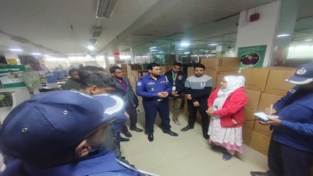 ময়মনসিংহে পোশাক কারখানায় হঠাৎ ৩৪ শ্রমিক অসুস্থ, দুই জনের মৃত্যু