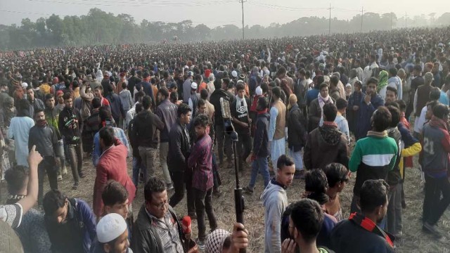 ফুলবাড়িয়ায় ঐতিহ্যের ২৬৫ তম হুমগুটি খেলায় লক্ষ লক্ষ মানুষের ঢল