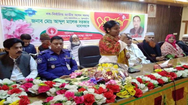 ফুলবাড়িয়ায় মুক্তিযোদ্ধাদের সংবর্ধনা ও শীতবস্ত্র বিতরণ