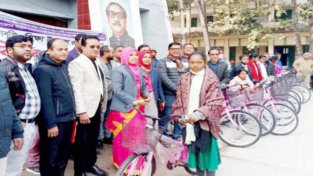 নওগাঁয় ক্ষুদ্র-নৃগোষ্ঠী শিক্ষার্থীদের মাঝে শিক্ষা বৃত্তি ও বাইসাইকেল বিতরণ