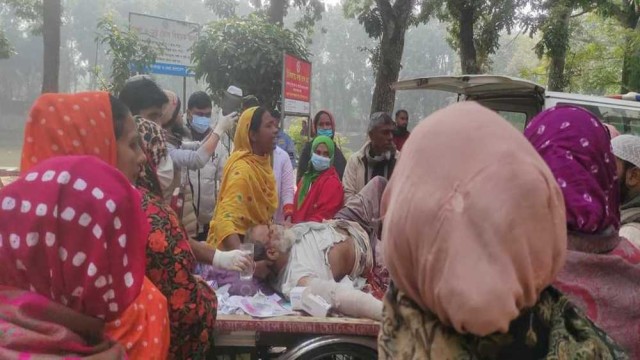 সাঁথিয়ায় নছিমন-সিএনজি মুখোমুখি সংঘর্ষে প্রাণ গেল ব্যবসায়ীর, আহত ১