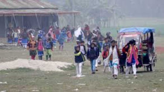 তৃতীয়দিনের মতো বুধবারও পাবনার সকল স্কুল বন্ধ ঘোষণা