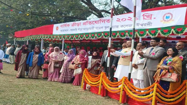 স্কুল বন্ধের মাঝেও বার্ষিক ক্রীড়া প্রতিযোগিতা