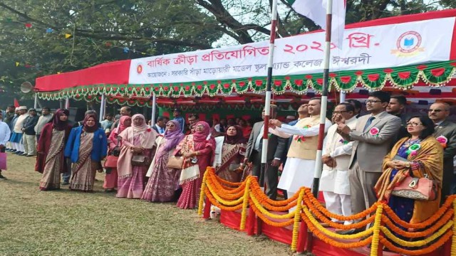 স্কুল বন্ধের মাঝেও বার্ষিক ক্রীড়া প্রতিযোগিতা