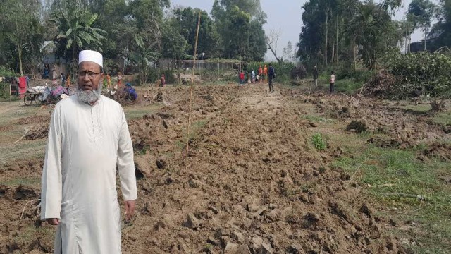 নাগরপুরে তিন ব্যক্তির উদ্যোগে রাস্তা নির্মাণ