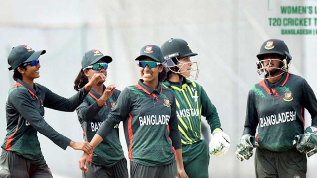 পাকিস্তানকে হারিয়ে টানা দ্বিতীয় জয় পেল বাংলাদেশ নারী ক্রিকেট দল