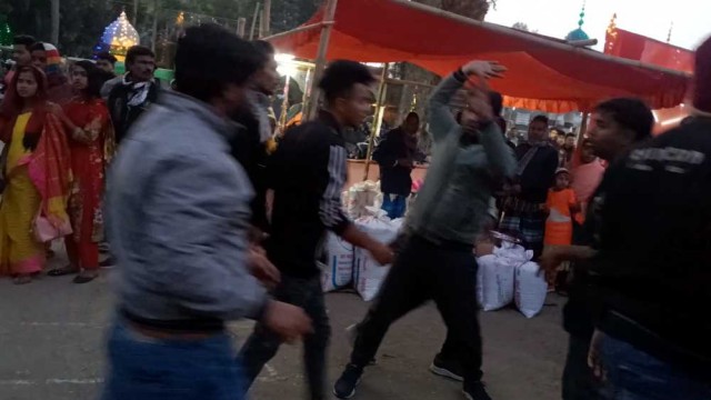 মানিকগঞ্জে মাইক দিয়ে ঘোষণা দিয়ে সংঘর্ষ