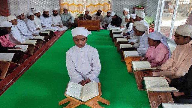 ৪ মাস ২৬ দিনে কোরআনের হাফেজ হলো রবিউল