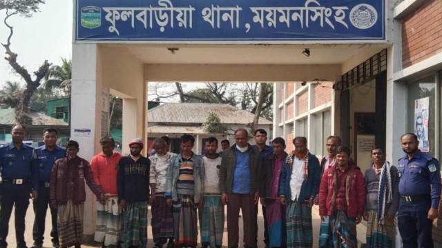 ফুলবাড়িয়ায় ১১ জুয়ারী গ্রেফতার
