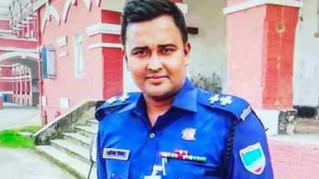 ঈশ্বরগঞ্জে পুলিশ কর্মকর্তা সেজে প্রেম ও বিয়ে করতে এসে ভুয়া এসআই আটক