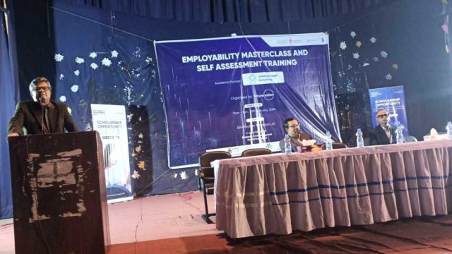 জাবিতে এমপ্ল্যেবিলিটি মাস্টারক্লাস এন্ড সেলফ এসেসমেন্ট ক্যারিয়ার বিষয়ক কর্মশালা