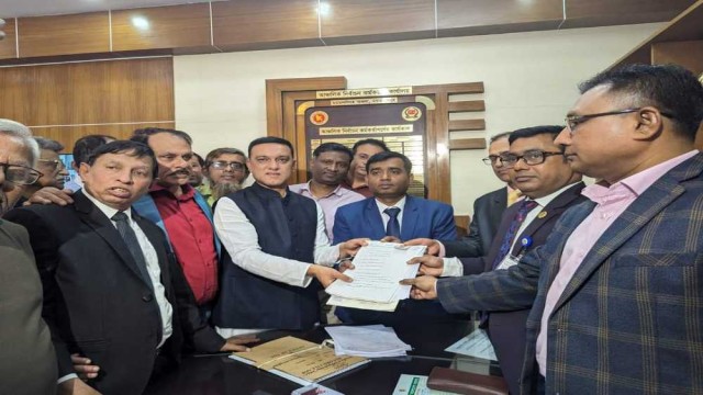 মসিক নির্বাচনে মেয়র পদে মনোনয়ন জমা দিলেন ইকরামুল হক টিটু