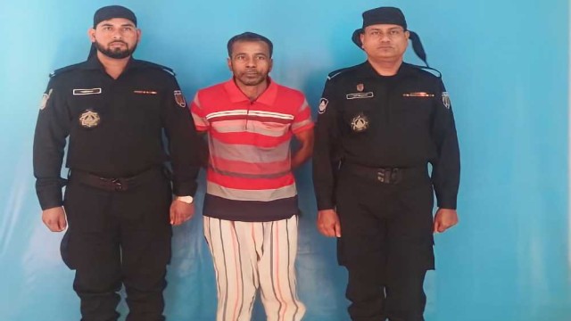 কিশোরগঞ্জের ভৈরবে ইয়াবা বিক্রয়ের সময় র্যাবের হাতে আটক ১