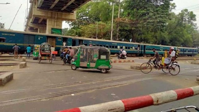 মগবাজারে ট্রেনের ধাক্কায় নারীর মৃত্যু