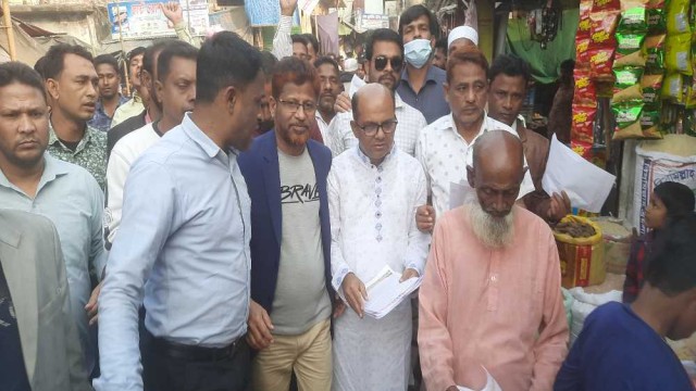 ফুলবাড়িয়ায় বিএনপির লিফলেট বিতরণ