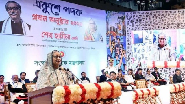 একুশ মাথা নত না করতে শেখায়: প্রধানমন্ত্রী