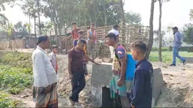 প্রকল্পের টাকায় চেয়ারম্যানের পকেট ভার, ডিসির কাছে নালিশ