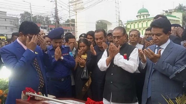 ফরিদপুরে বঙ্গবন্ধুর ম্যুরালের উদ্বোধন করলেন মৎস্য মন্ত্রী