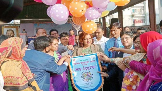 বিসিক উদ্যোক্তা মেলার উদ্বোধন করলেন বিভাগীয় কমিশনার