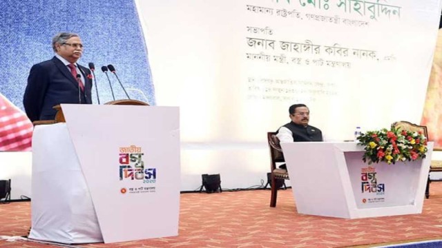 বিশ্বের সম্ভাব্য সকল স্থানে রপ্তানি বাজার ছড়িয়ে দেয়ার আহ্বান রাষ্ট্রপতির