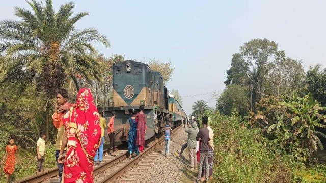 ইঞ্জিন বিকল, উত্তরাঞ্চলের সাথে ঢাকার ট্রেন যোগাযোগ বন্ধ