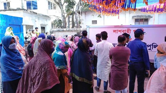 ফরিদপুরে নিহত বুয়েট শিক্ষার্থী লামিসার বাড়িতে শোকের মাতম