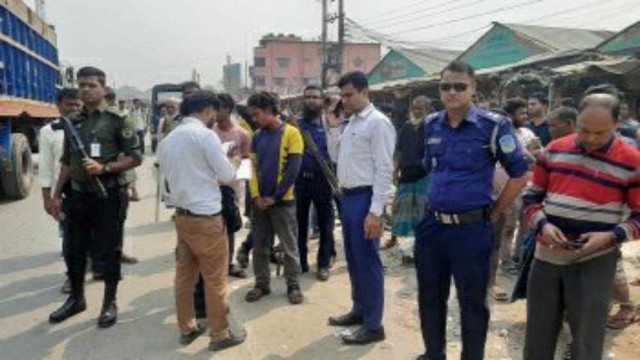 ঈশ্বরগঞ্জে মহাসড়কের পাশে যানজট নিরসনে অবৈধ স্থাপনা উচ্ছেদ