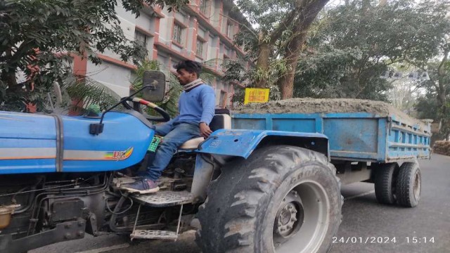 অবৈধ যানবাহন ও অদক্ষ চালকের হাতে জিম্মি জনসাধারণ