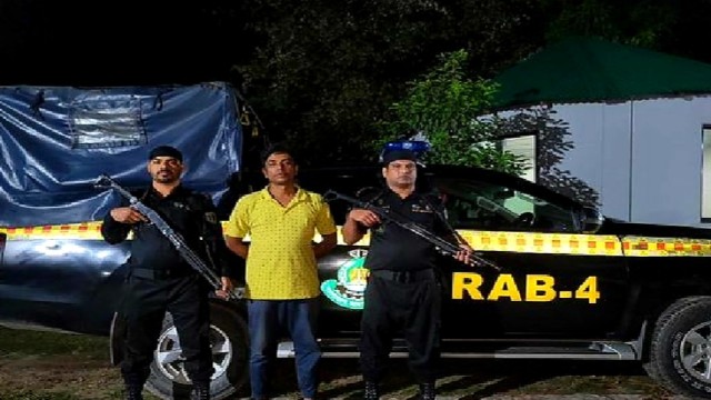 আশুলিয়ায় যৌতুকের দাবিতে স্ত্রীকে পিটিয়ে হত্যা, স্বামী গ্রেপ্তার