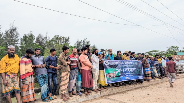 পটুয়াখালীতে আন্তর্জাতিক বন দিবস উপলক্ষে বনাঞ্চল রক্ষার দাবিতে মানববন্ধন