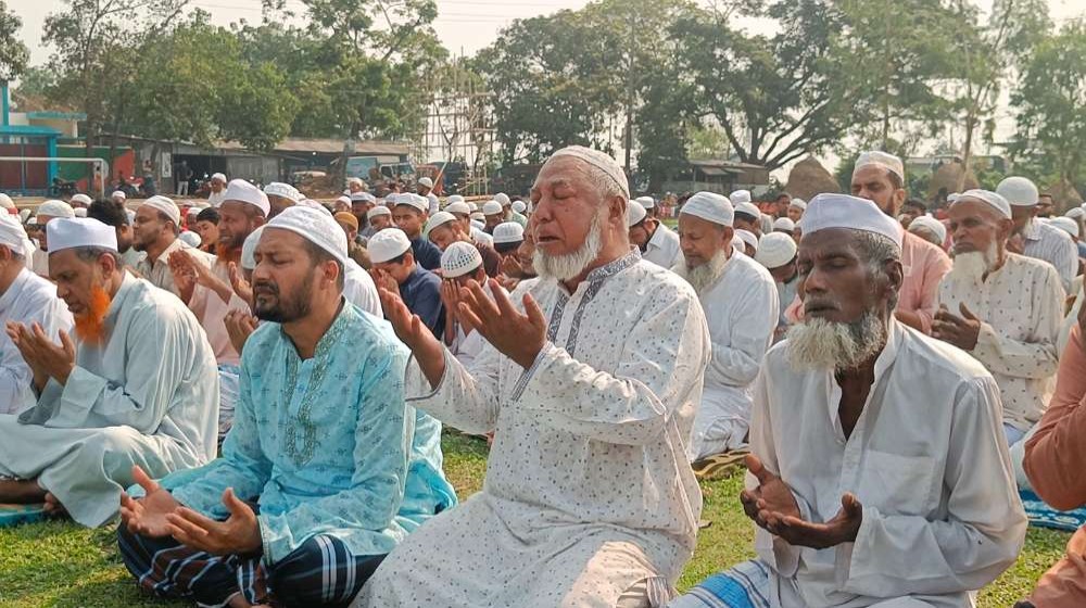 ব্রাহ্মণবাড়িয়ায় পৃথক স্থানে চোখের জলে বৃষ্টির জন্য ইসতিসকার নামাজ আদায়