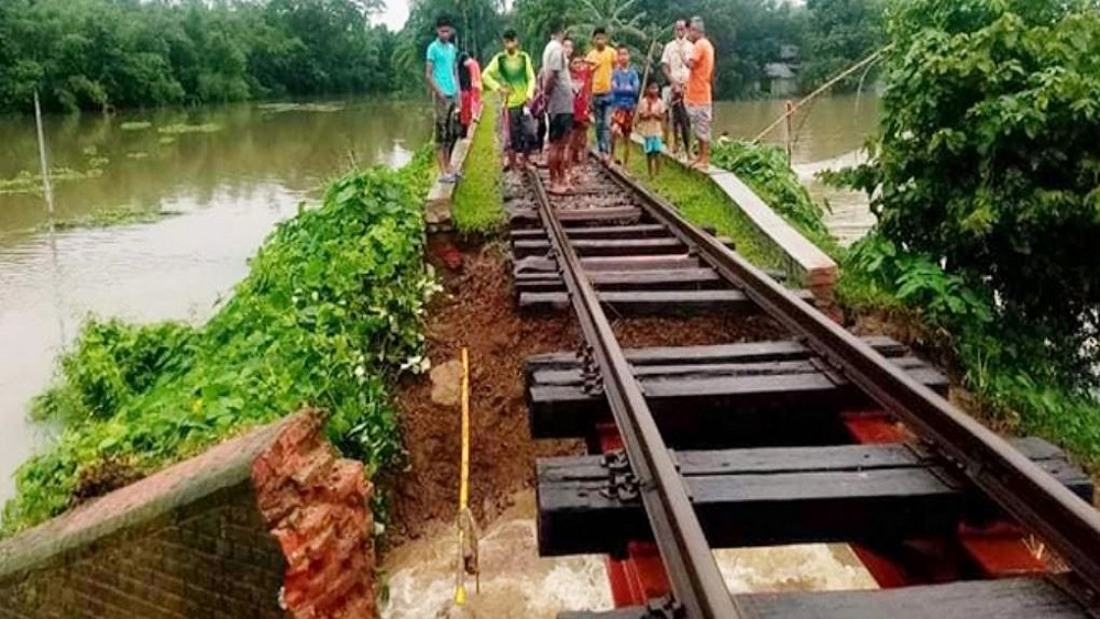 ৫ দিন পর মোহনগঞ্জ থেকে ট্রেন চলাচল স্বাভাবিক হয়েছে-ছবি: সময় ট্রিবিউন