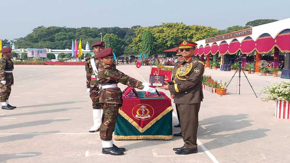 টাঙ্গাইলে ঘাটাইলে শহীদ সালাউদ্দিন সেনানিবাসে আর্মি মেডিকেল কোর রিক্রুট ব্যাচ 'সেনাবাহিনী প্রধান কুচকাওয়াজ' অনুষ্ঠিত