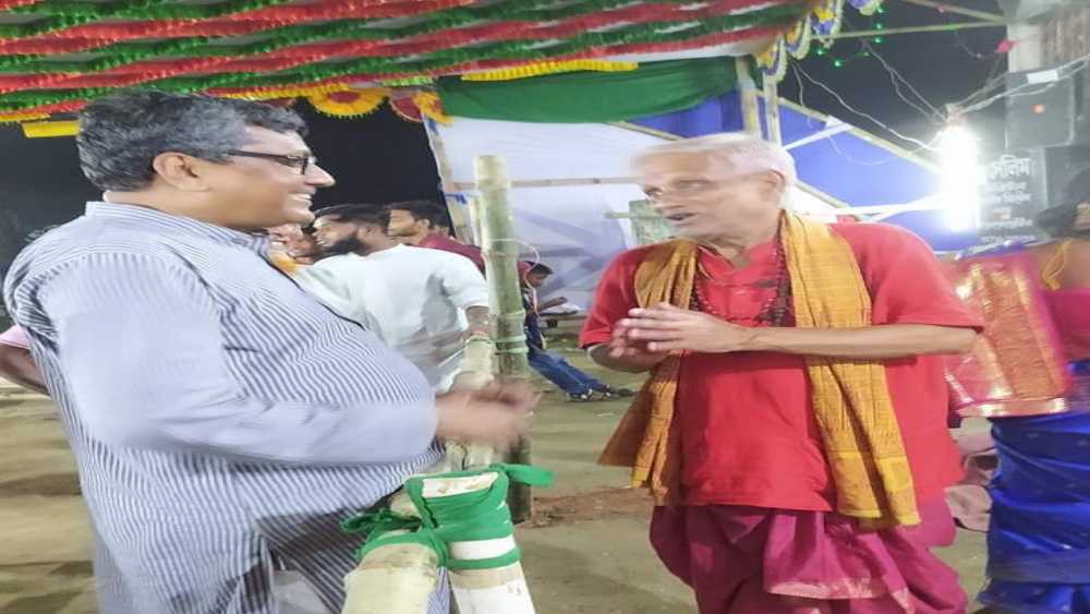 ফুলবাড়ীয়ায় পূজা মণ্ডপ পরিদর্শন উপজেলা আওয়ামীলীগের